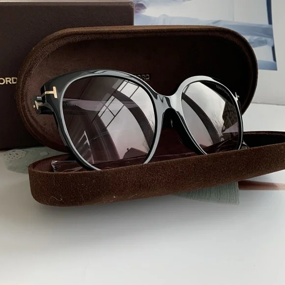 🔥🔥Tom Ford FT0957 D 01B Plastic Shiny Black Grad Smoke 58 mm Sunglasses🔥🔥 - Picture 5 of 9